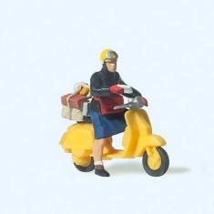 Maquette Moto : Postière sur scooter