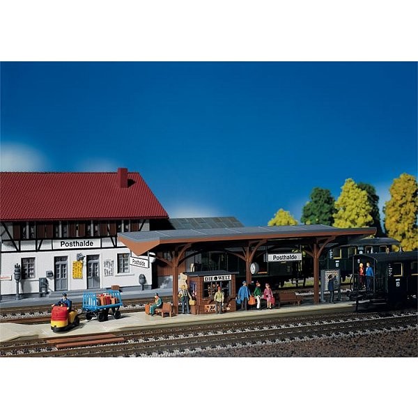 Modélisme ferroviaire HO : Quai de gare avec pièces de décoration - Faller-120189