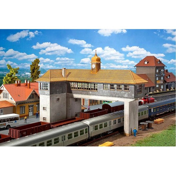 Modélisme ferroviaire HO : Poste d'aiguillage cavalier Neustadt - Faller-120111