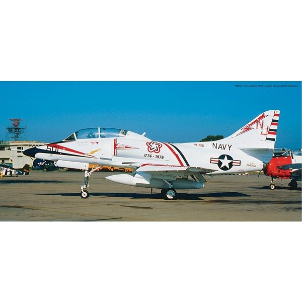 Maquette avion : TA-4J Skyhawk Bicentennial : Limited Edition - Hasegawa-09901