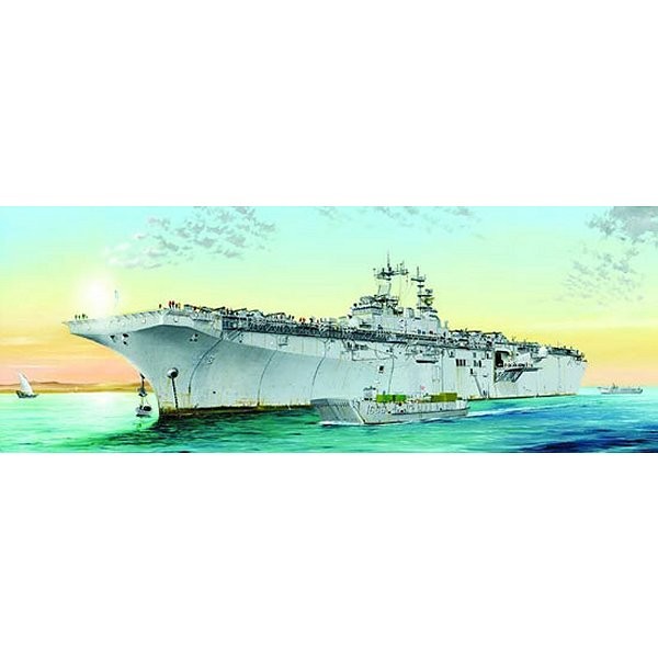 Maquette bateau : USS Kearsarge LHD-3 - HobbyBoss-83404