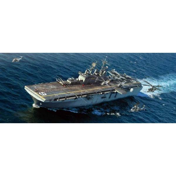 Maquette bateau : USS Bonhomme Richard LHD-6 - HobbyBoss-83407