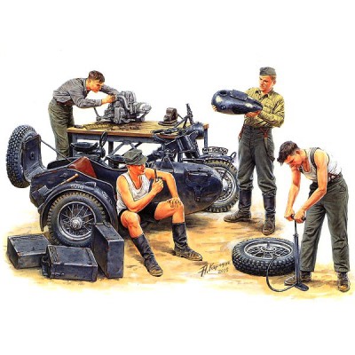 Figurines 2ème Guerre Mondiale : Equipe d'entretien motocycliste allemand : Moto BMW R75 Figurines 2ème Guerre Mondiale : Equipe d'entretien motocycliste allemand : Moto BMW R75