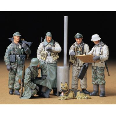Figurines 2ème Guerre Mondiale : Soldats Allemands Au Rapport Figurines 2ème Guerre Mondiale : Soldats Allemands Au Rapport