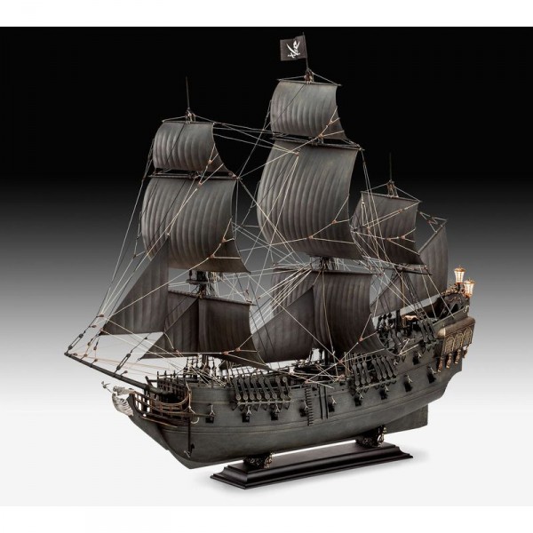 Maquette bateau : Pirates des Caraïbes La vengeance de Salazar : Black Pearl - Revell-05699