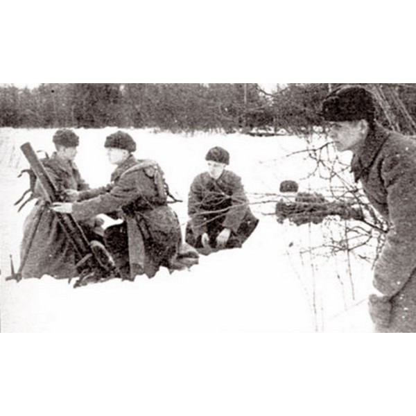 Figurines historiques 2ème guerre mondiale : Mortier Soviétique 82mm Hiver - Zvezda-6208