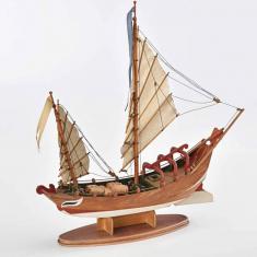 Schiffsmodell aus Holz: Sampang