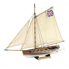 Wooden model boat: HMS Bounty's Jolly Boat