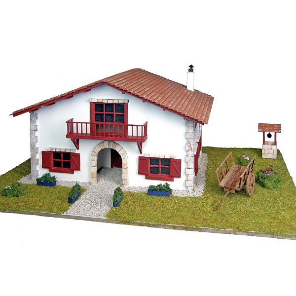 Maison en kit : Country collection : Maison Biarritz avec puits et charrue - Artesania-30610N