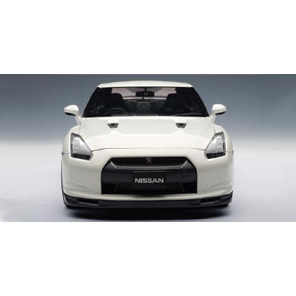 Nissan Skyline GT-R (R35) AutoArt 1/18 - T2M-A77399