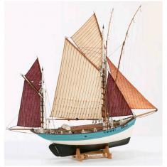 Wooden model boat: Marie Jeanne