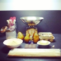 La galette des rois poire, chocolat, amandes. - Image n°1