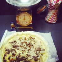 La galette des rois poire, chocolat, amandes. - Image n°7