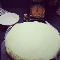 La galette des rois poire, chocolat, amandes. - Image n°8