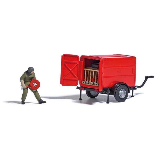 HO-Figuren: Feuerwehrmann und Rohranhänger - Busch-BUV7961