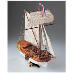 Schiffsmodell aus Holz: Leida
