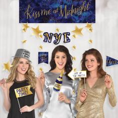 Cardboard Photo Booth Kit - New Year - Kiss me at midnight