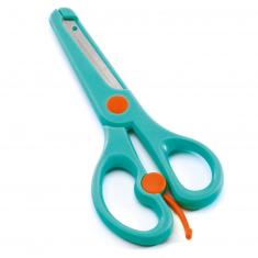 Scissors with child safety