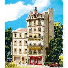 HO model making: French style city building
