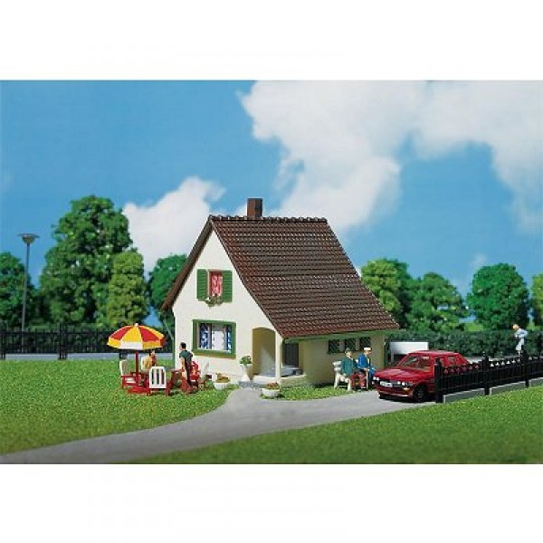 HO-Modell: Haus mit kleinem Eingangsportal - Faller-130204