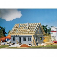 HO model: House under construction