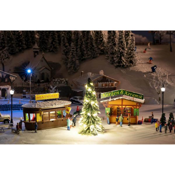 Modélisme HO : 2 Stands de marché de Noël avec sapin illuminé - Faller-F134002