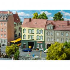 HO Model : Townhouse with model store