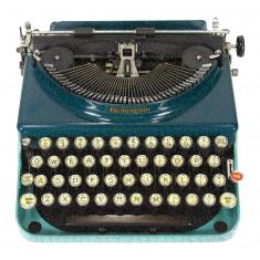 750 piece puzzle: Vintage Typewriter