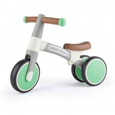 Primer triciclo verde pastel