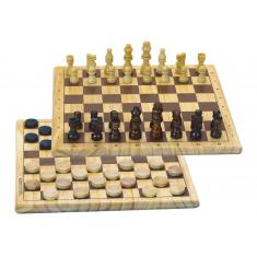 Jeux de dames et d'échecs en bois