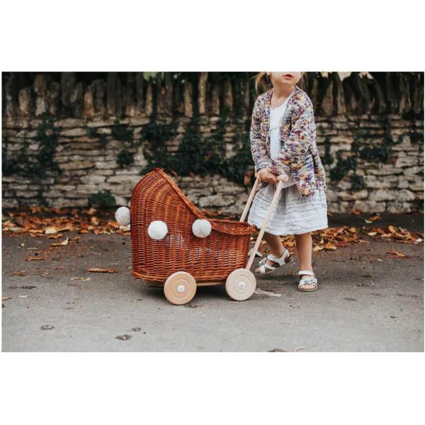 Niedriger Kinderwagen aus Korbgeflecht mit natürlichen Pompons - Lilu-Naturel