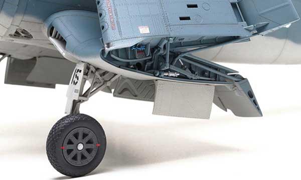 Tamiya Maquette avion : Vought F4U-1 Corsair pas cher 