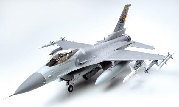 Maquette avion : Lockheed Martin F-16CJ Blk 50 : Fighting Falcon