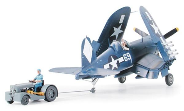 Maquette avion : Vought F4U-1D Corsair w Moto-Tug