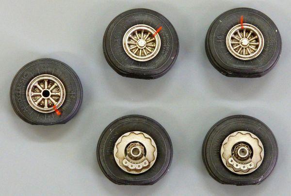 Wheels for DC-6/C-118 - 1:72e - Plus model