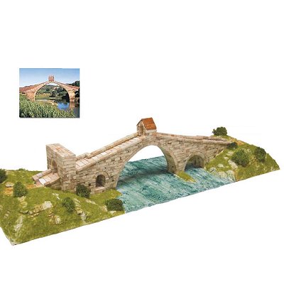 maquette en cã©ramique : pont del diable, martorell, espagne