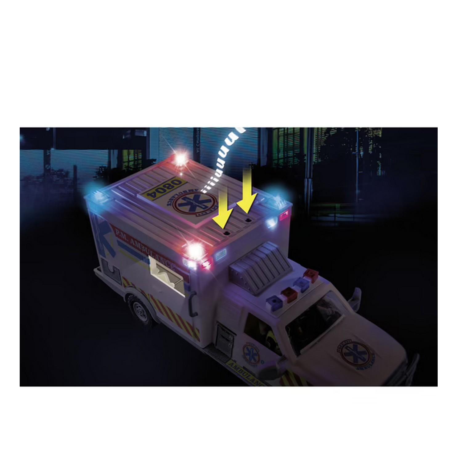 Ambulance avec secouristes et blessé 70936