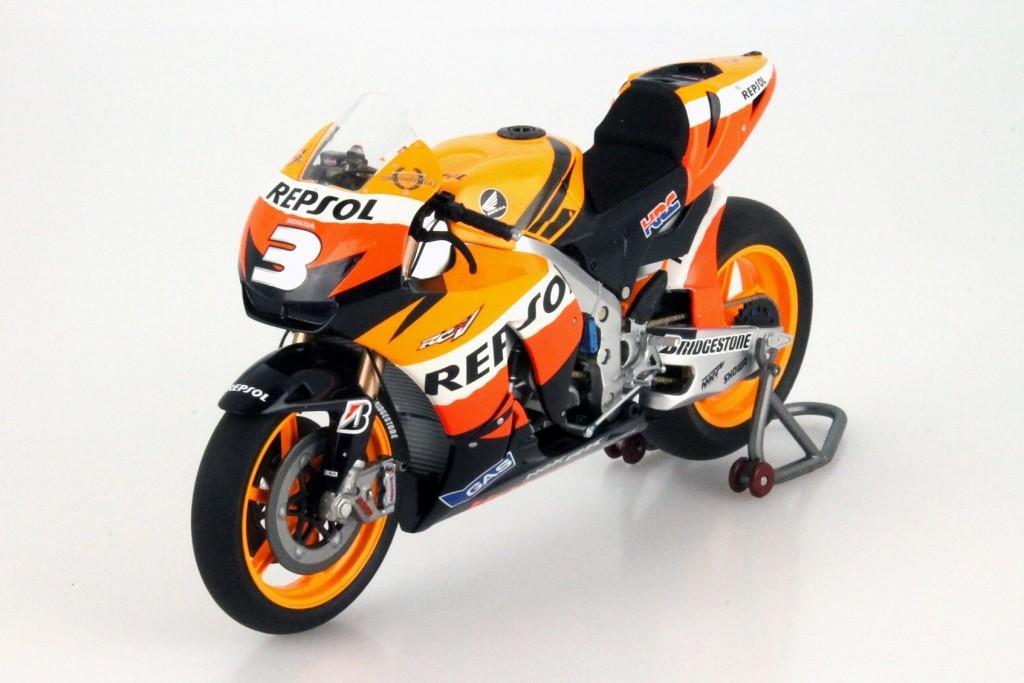 2009 REPSOL HONDA TEAM RC 212 V DAVIZIOSO N°4