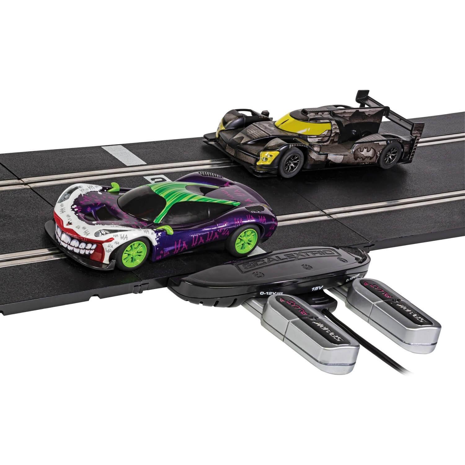 Circuit de voitures Scalextric Spark Plug : Batman contre Joker - Jeux et  jouets Scalextric - Avenue des Jeux