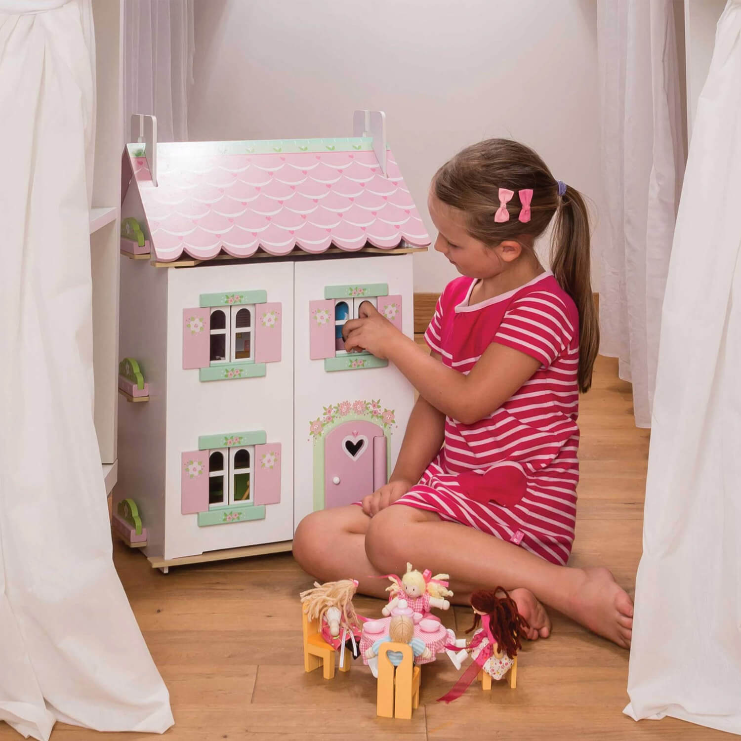 Maison de poupée en bois : Maison joli coeur Rose - Jeux et jouets Le Toy  Van - Avenue des Jeux