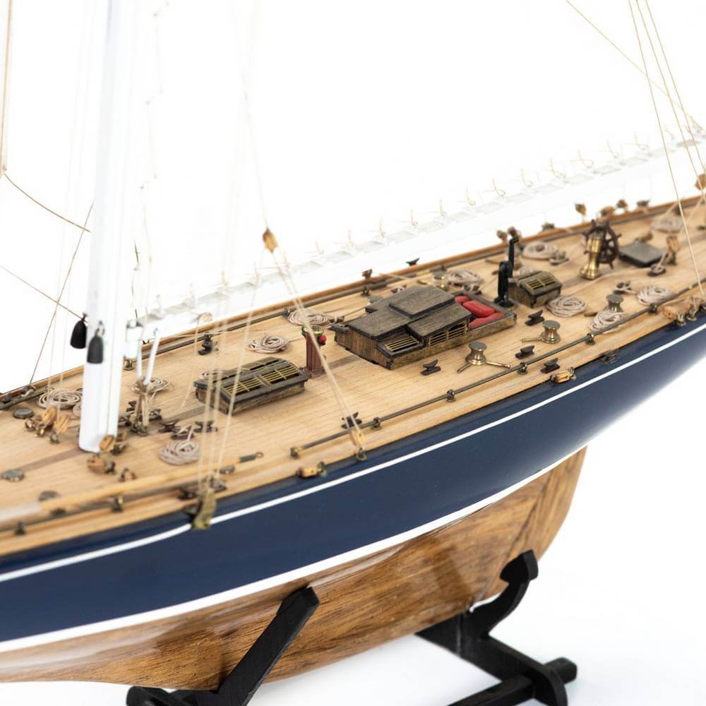 Maquette de bateau en bois : Endeavour