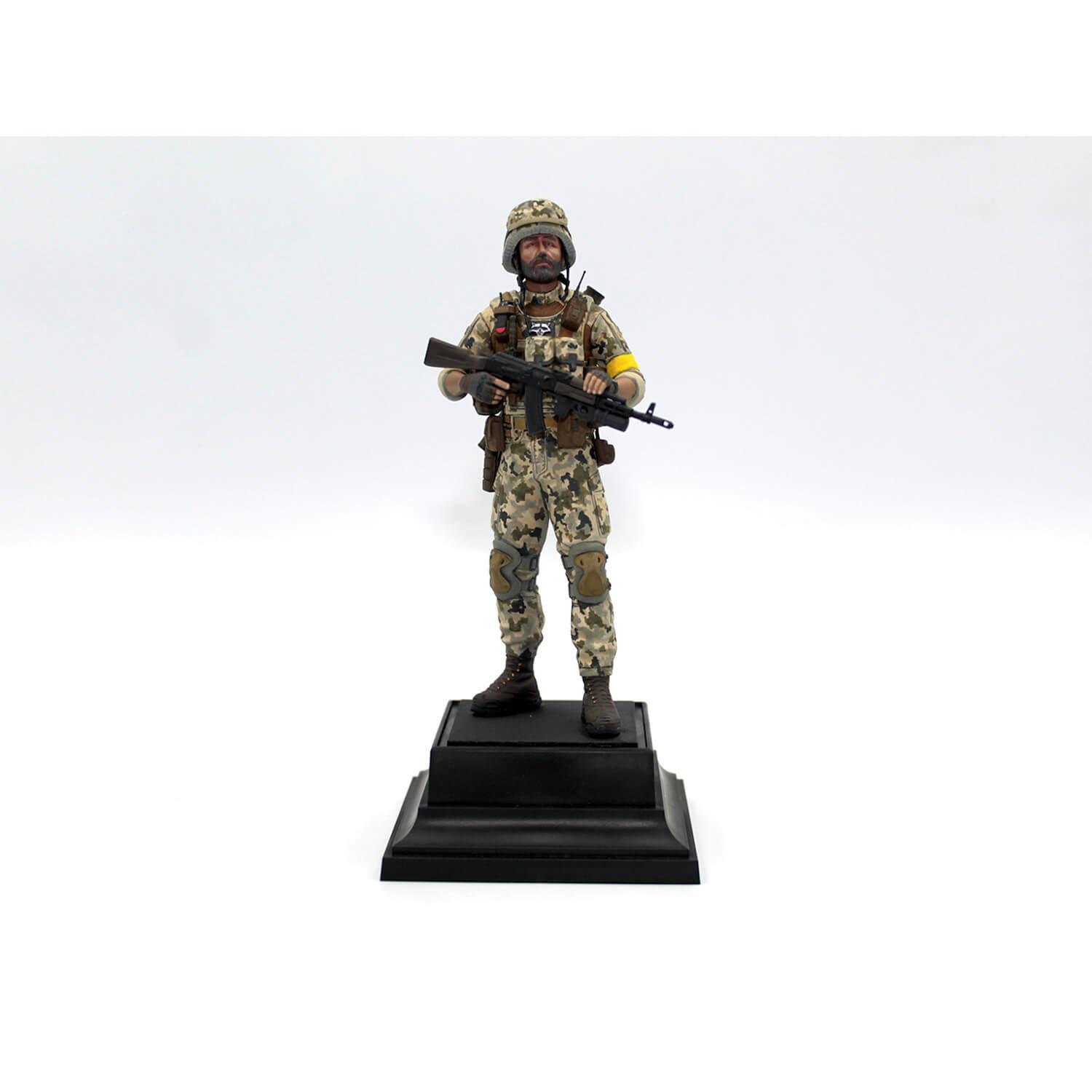 Figurine militaire : Soldat des Forces armées ukrainiennes - ICM