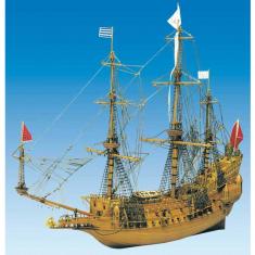 Wooden model ship: La Couronne