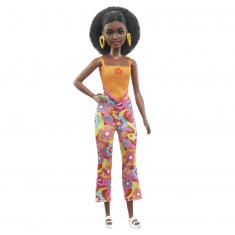 Poupée Barbie Fashionistas : pantalon à fleurs, cheveux noirs bouclés et petite silhouette