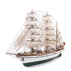 Schiffsmodell aus Holz: Gorch Fock