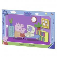 Frame puzzle 15 pieces: Peppa pig in front of the computer