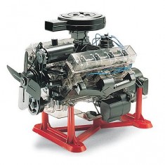Model car: Visible V-8 Engine