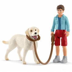 Figurines Garçon et chien : Promenade avec labrador retriever