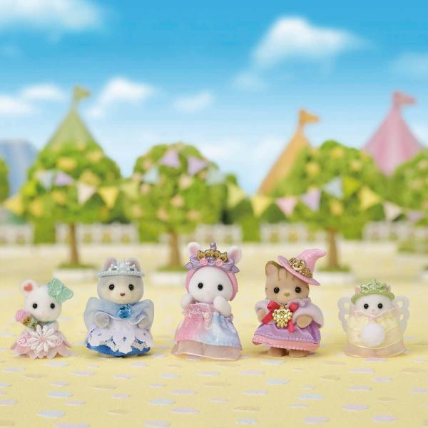 The parade of babies in princess costumes - Sylvanian-5703