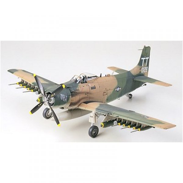 Maquette avion : Douglas A-1J Skyraider U.S. Air Force - Tamiya-61073